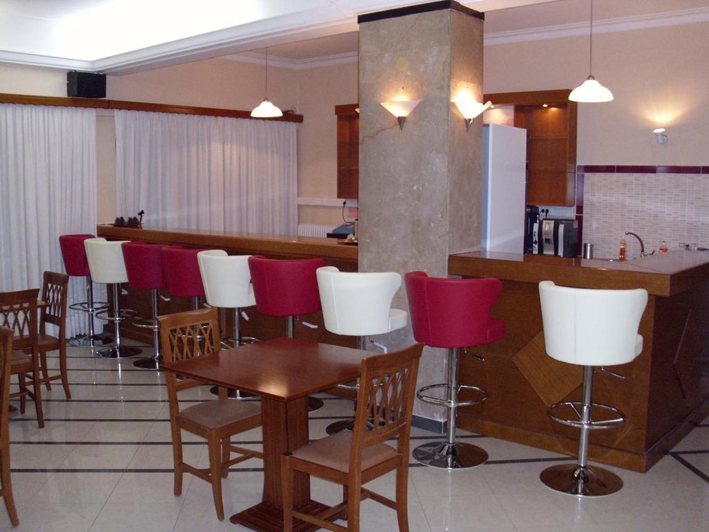 Hotel Cybele Pefki เอเธนส์ ภายนอก รูปภาพ