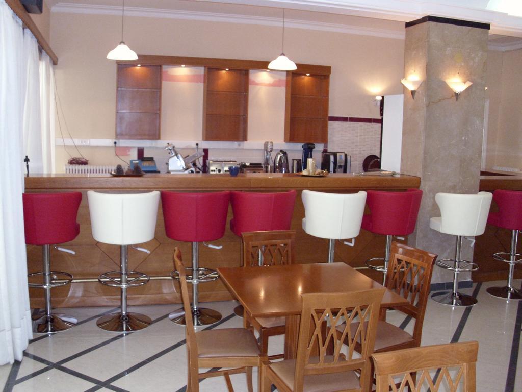 Hotel Cybele Pefki เอเธนส์ ภายนอก รูปภาพ