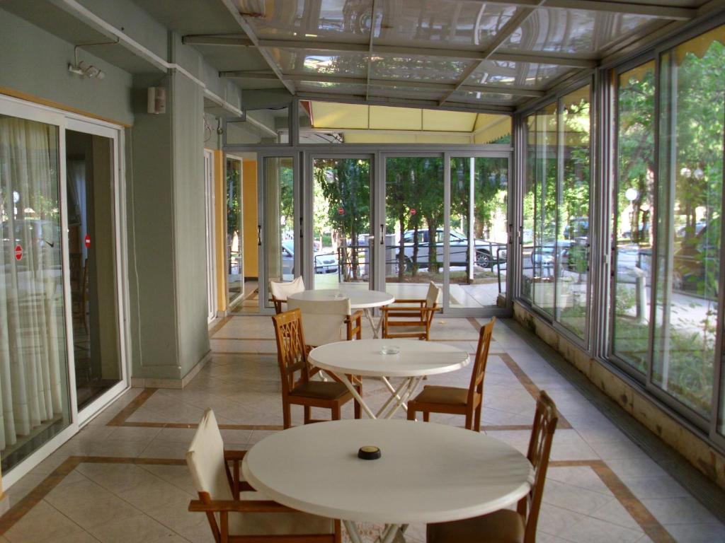 Hotel Cybele Pefki เอเธนส์ ภายนอก รูปภาพ