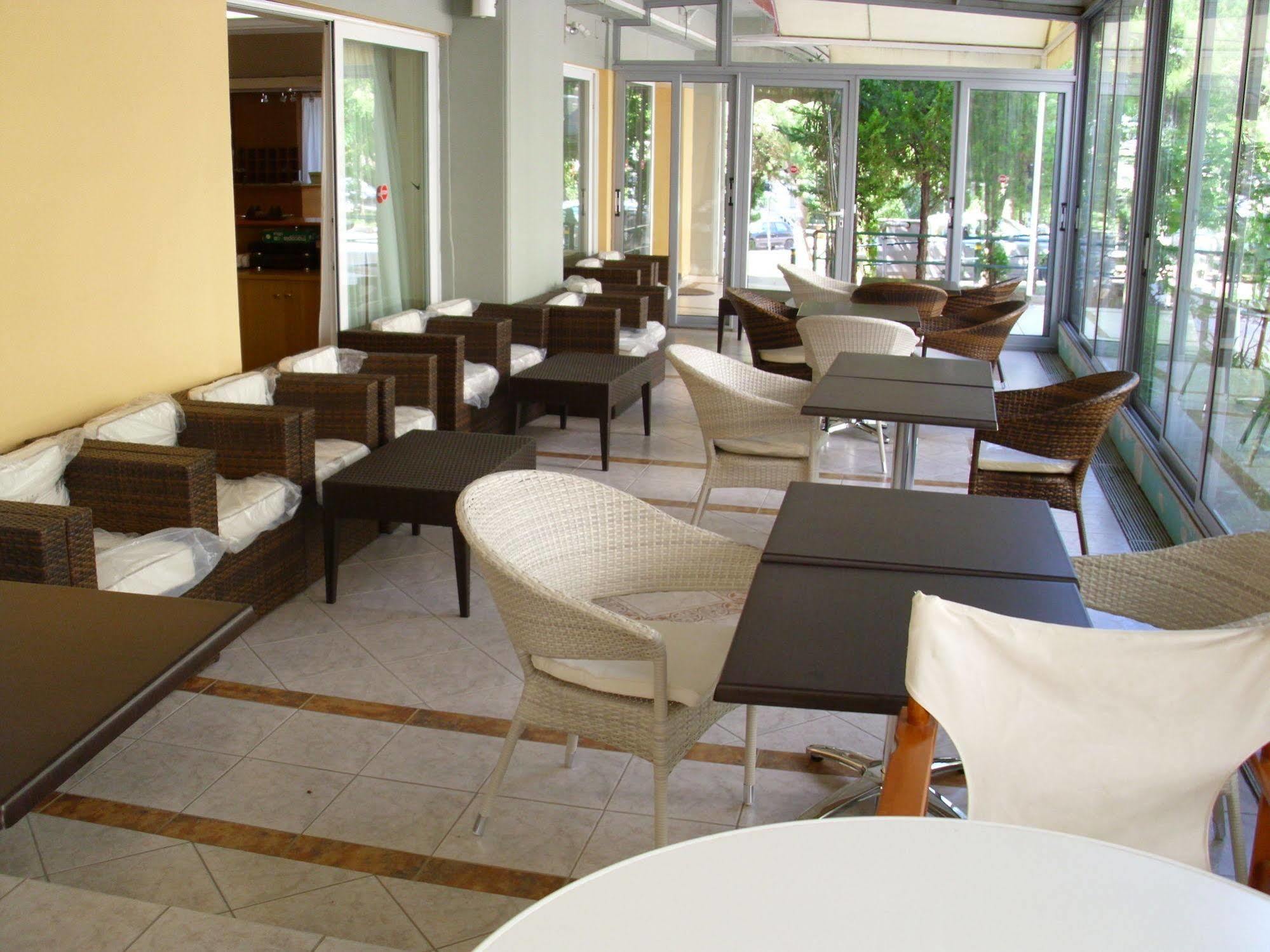 Hotel Cybele Pefki เอเธนส์ ภายนอก รูปภาพ