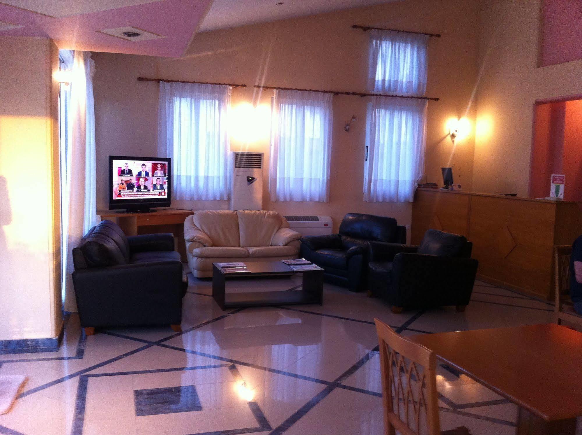 Hotel Cybele Pefki เอเธนส์ ภายนอก รูปภาพ